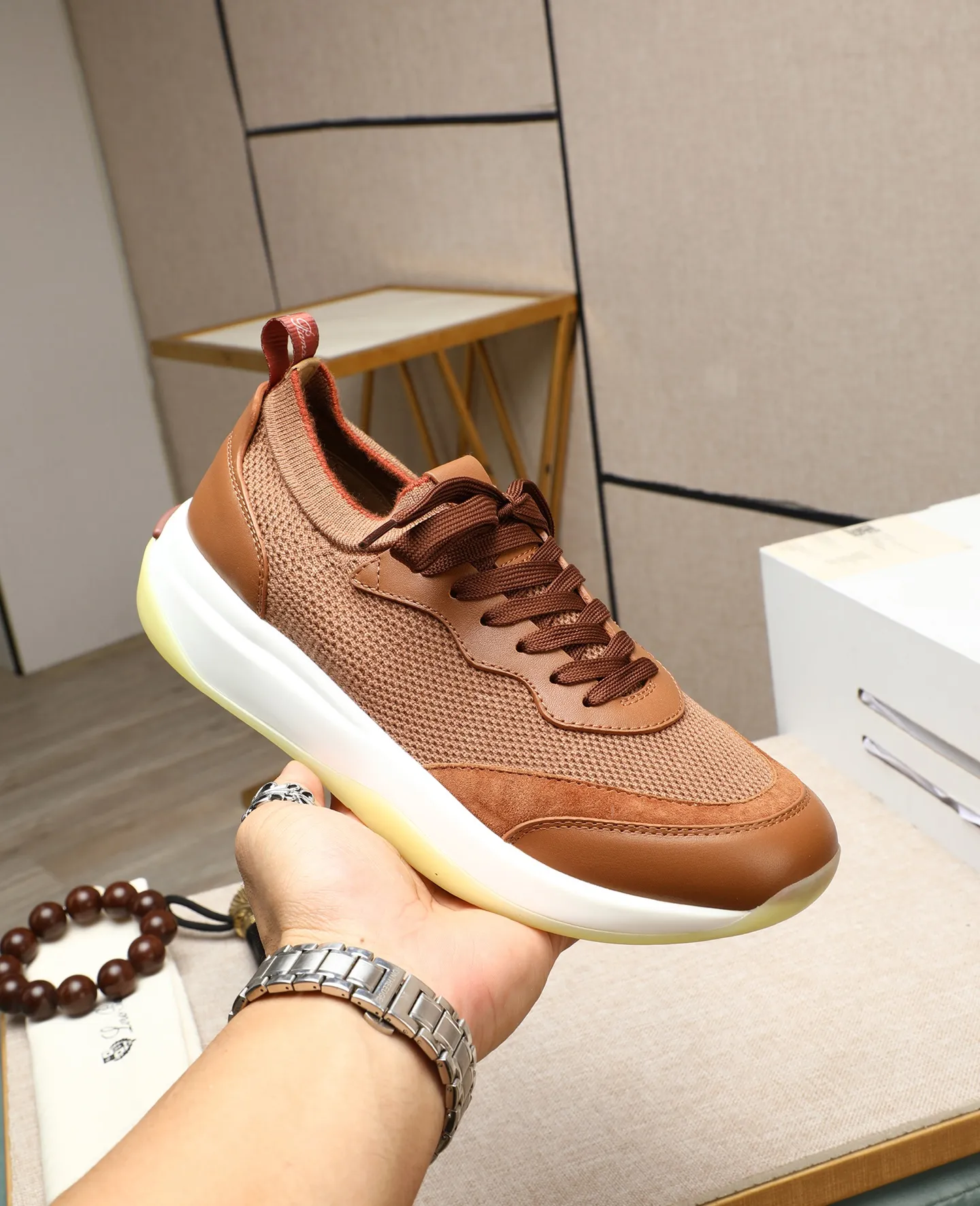 Men's shoes 💰620 🔥𝐥𝐨𝐫𝐨 𝐏𝐢𝐚𝐧𝐚 lp classic loafers, an Italian treasure brand, the only brand that can match Hermès! Only after wearing it do we realize that we can’t live up to our feet. The upper is made of imported first-layer cowhide with breathable fly-knit fabric, water-dyed cowhide foot pads, and the official original glass rubber outsole and pendant. Exclusive original packaging (tag ➕ brand paper ➕ outer box ➕ hand bag) code number: 38-44. Can be customized 45-46